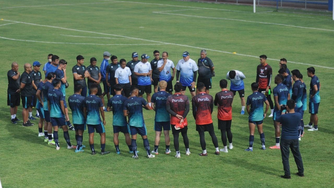 21_Pemain_Ikuti_Latihan_Perdana_Persib_Bandung.jpg
