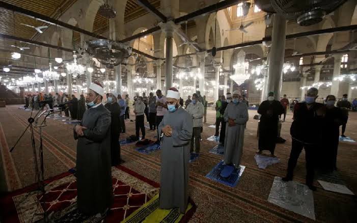 Imam_Masjid_Ini_Meninggal_saat_Pimpin_Salat_Tarawih.jpg