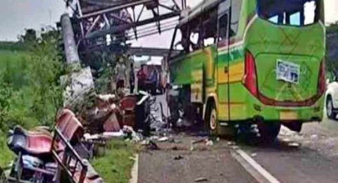 Kecelakaan_Bus_Tol_Surabaya-Mojokerto_Tewaskan_Belasan_Orang.jpg