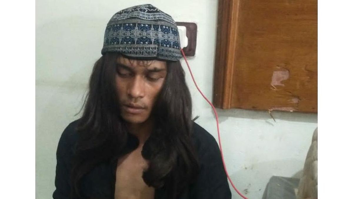 Polisi_Tangkap_Aden_Pembunuh_yang_Menyamar_di_Gunung_Walat.jpg